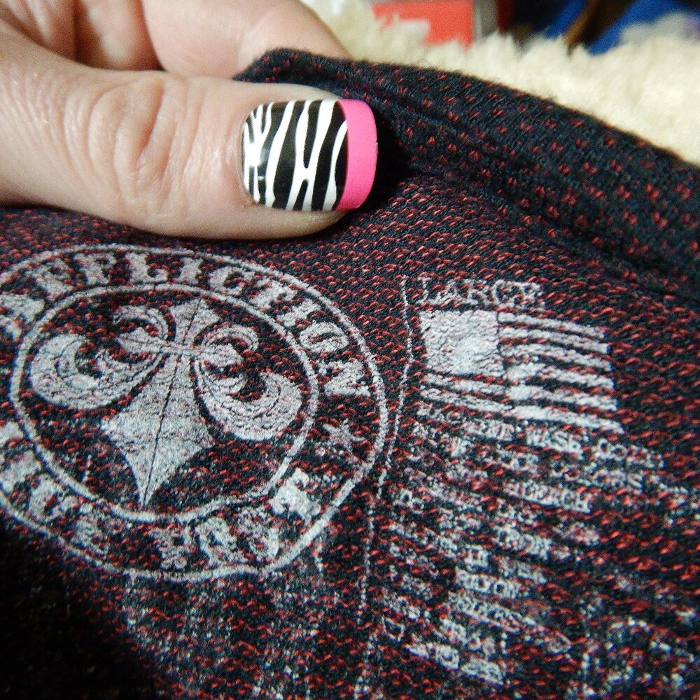 Affliction V-neck - Picture 3 of 5